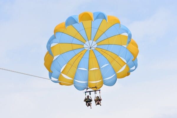 parachute, couple, parasailing-6655084.jpg